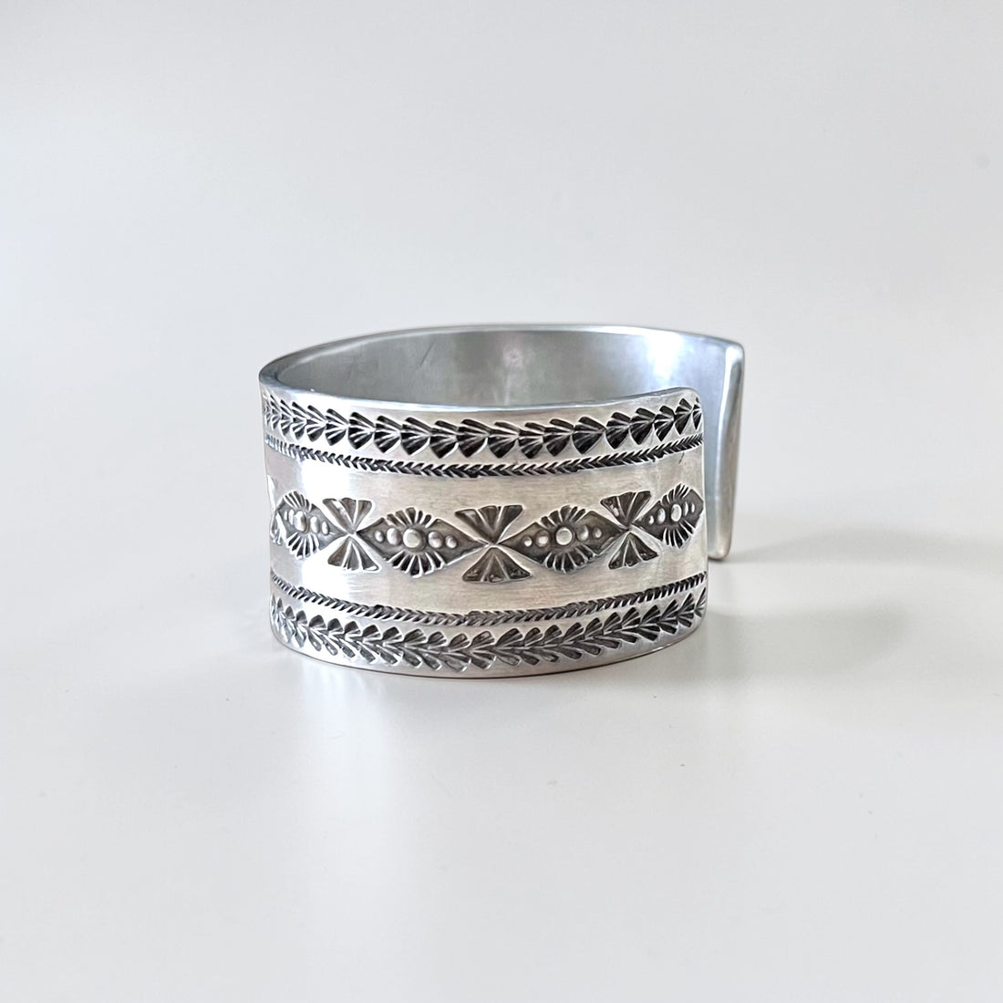 Navajo Indian Jewelry ナバホ族 バングル ワイド カフ ブレスレット スタンプワーク インディアンジュエリー