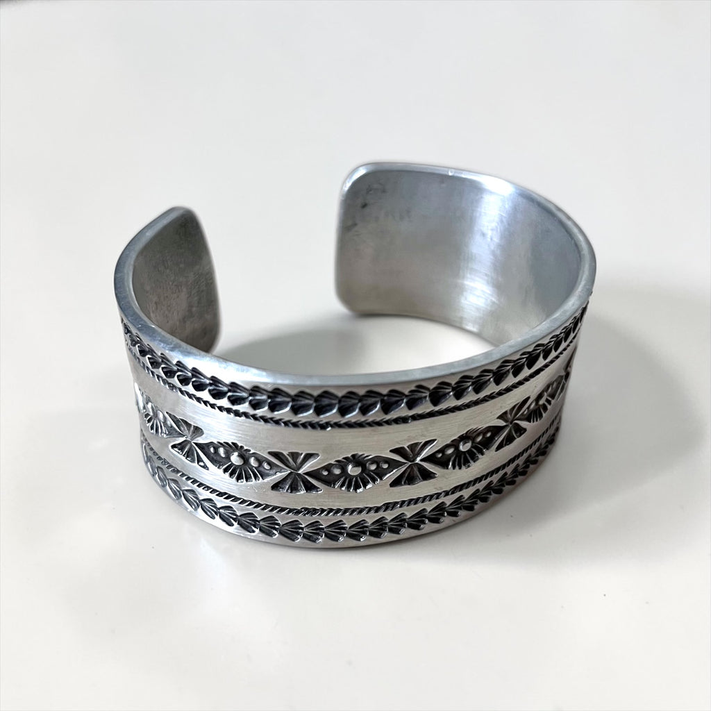 Navajo Indian Jewelry ナバホ族 バングル ワイド カフ ブレスレット スタンプワーク インディアンジュエリー