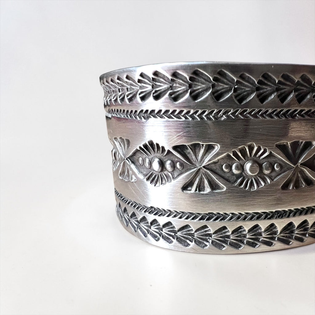 Navajo Indian Jewelry ナバホ族 バングル ワイド カフ ブレスレット スタンプワーク インディアンジュエリー