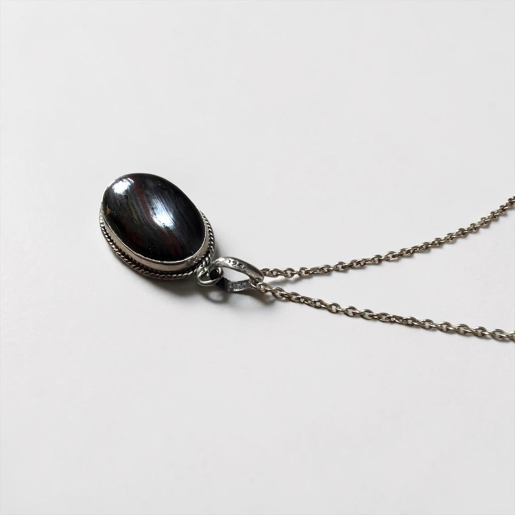 Vintage Sterling Silver 925 Oval Red Black Stone Cabochon Pendant Necklace Rope Bezel