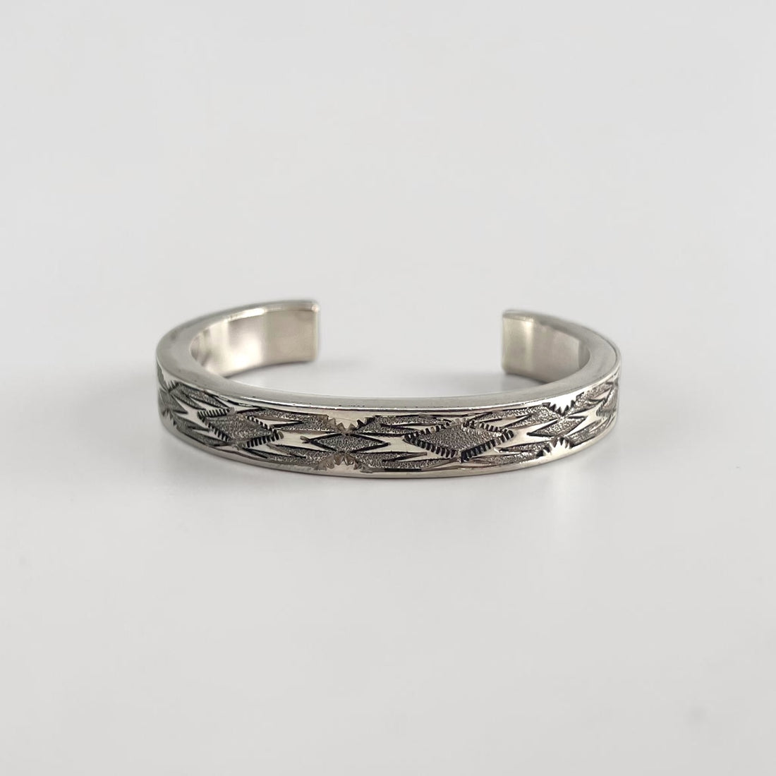 Vintage Navajo Sterling Silver Cuff Bracelet インディアンジュエリー シルバーバングル スタンプワーク ホールマーク T刻印