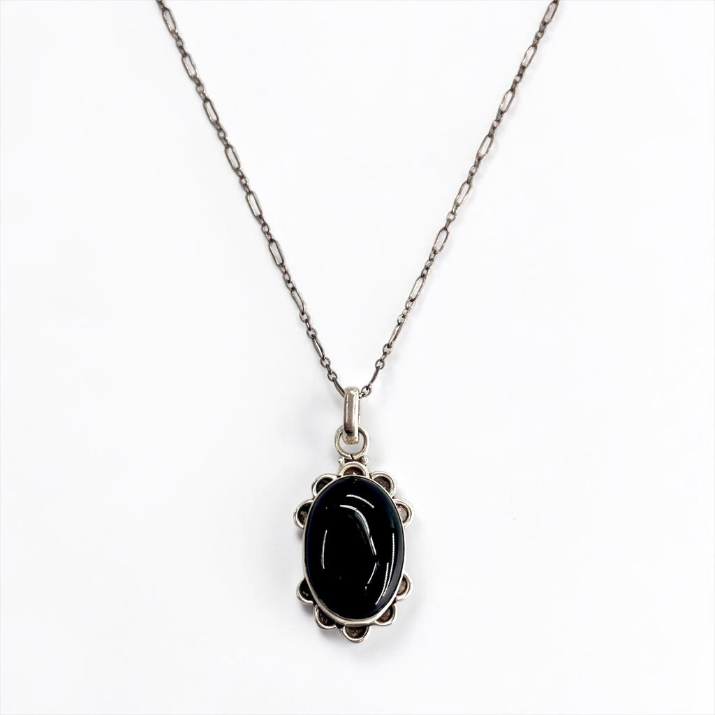 Sterling Silver 925 Black Onyx Cabochon Pendant Necklace Navajo Style Scalloped Flower Vintage