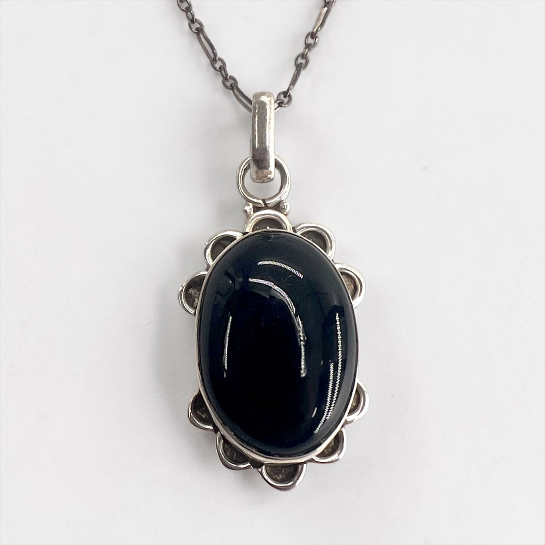 Sterling Silver 925 Black Onyx Cabochon Pendant Necklace Navajo Style Scalloped Flower Vintage