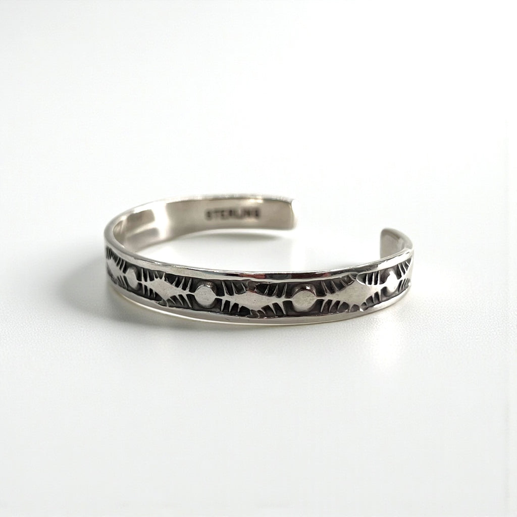 Nora Tahe ナバホ族 シルバーバングル インディアンジュエリー STERLING スタンプワーク
