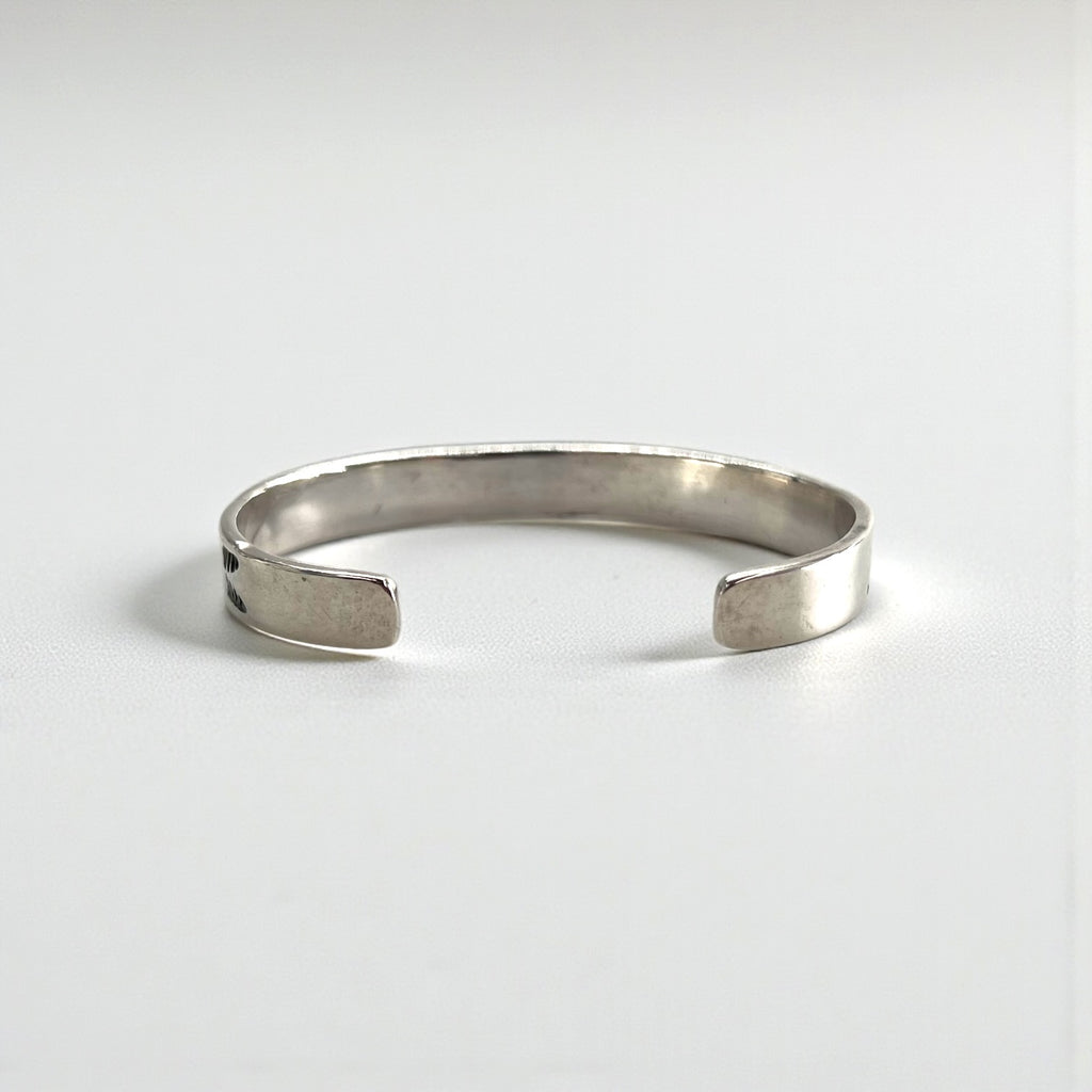 Nora Tahe ナバホ族 シルバーバングル インディアンジュエリー STERLING スタンプワーク