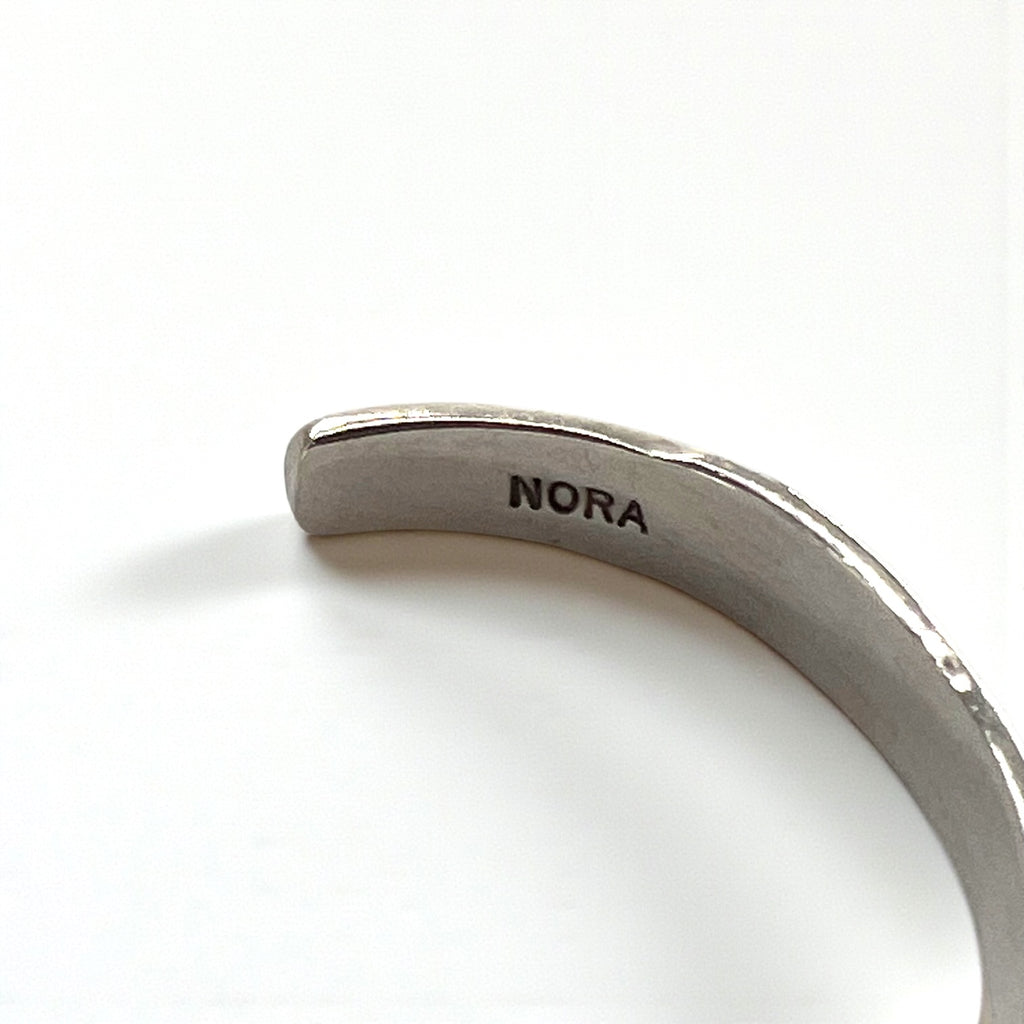 Nora Tahe ナバホ族 シルバーバングル インディアンジュエリー STERLING スタンプワーク