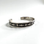 Nora Tahe ナバホ族 シルバーバングル インディアンジュエリー STERLING スタンプワーク