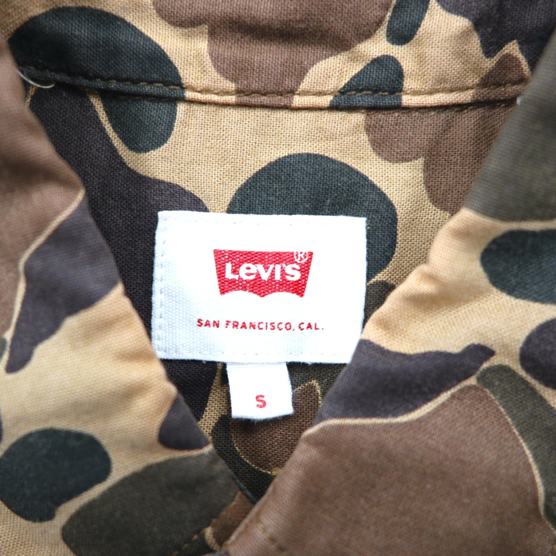 Levi's Duck Hunter Camouflage Button-Down Shirt, S, Khaki, Cotton, 19586-0042