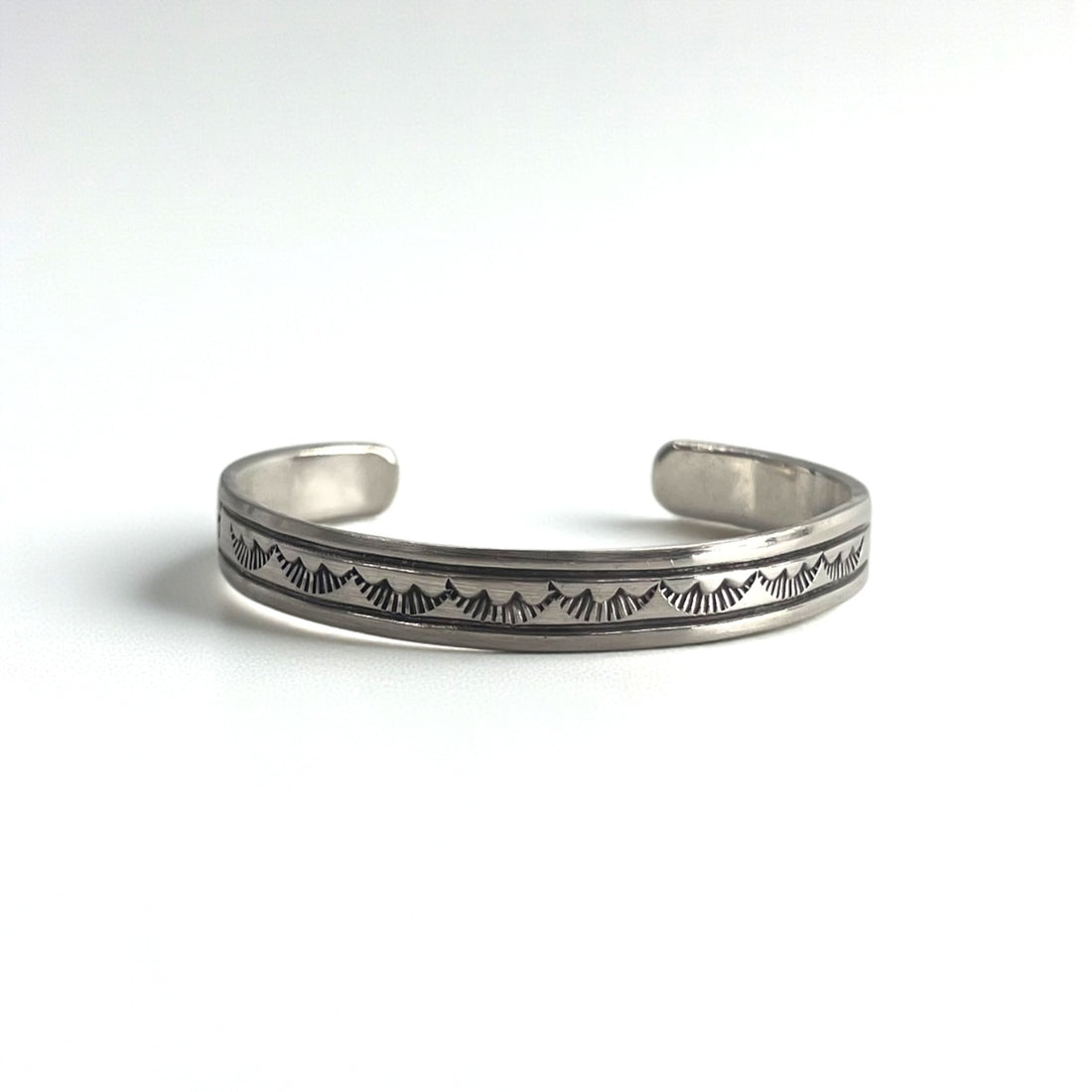 Navajo Indian Jewelry ナバホ族 Rick Enriquez バングル シルバー RE STERLING 刻印 カフ ブレスレット スタンプワーク インディアンジュエリー
