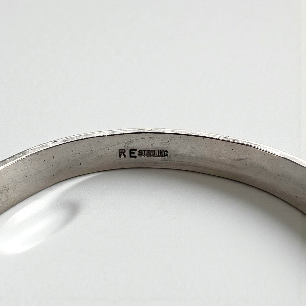 Navajo Indian Jewelry ナバホ族 Rick Enriquez バングル シルバー RE STERLING 刻印 カフ ブレスレット スタンプワーク インディアンジュエリー