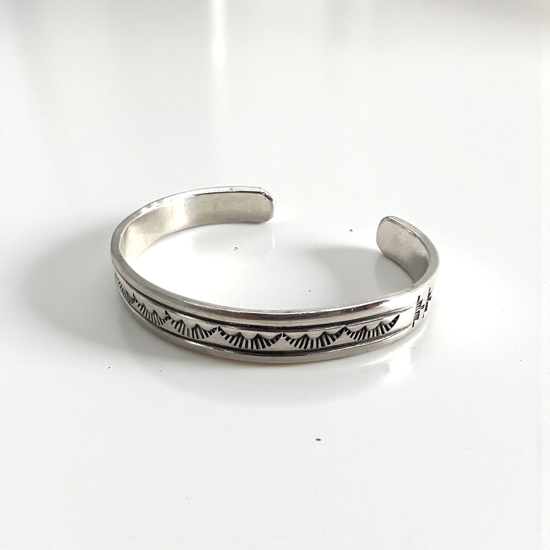 Navajo Indian Jewelry ナバホ族 Rick Enriquez バングル シルバー RE STERLING 刻印 カフ ブレスレット スタンプワーク インディアンジュエリー