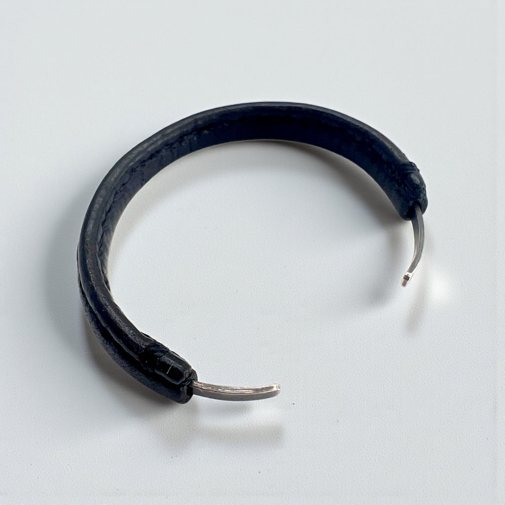 Hender Scheme レザー バングル ブラック シルバー 真鍮 ヌメ革 not lying jewelry bangle silver S