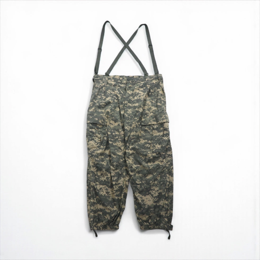 US ARMY ECWCS GEN3 LEVEL5 Softshell Cargo Pants, Size XL, Nylon, Waterproof, with Suspenders and Drawcords, Digital Camo, 8415-01-538-6875